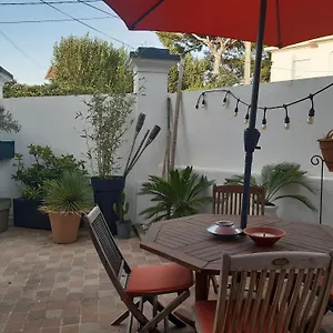 Appartement Grand Avec Patio, Marseille