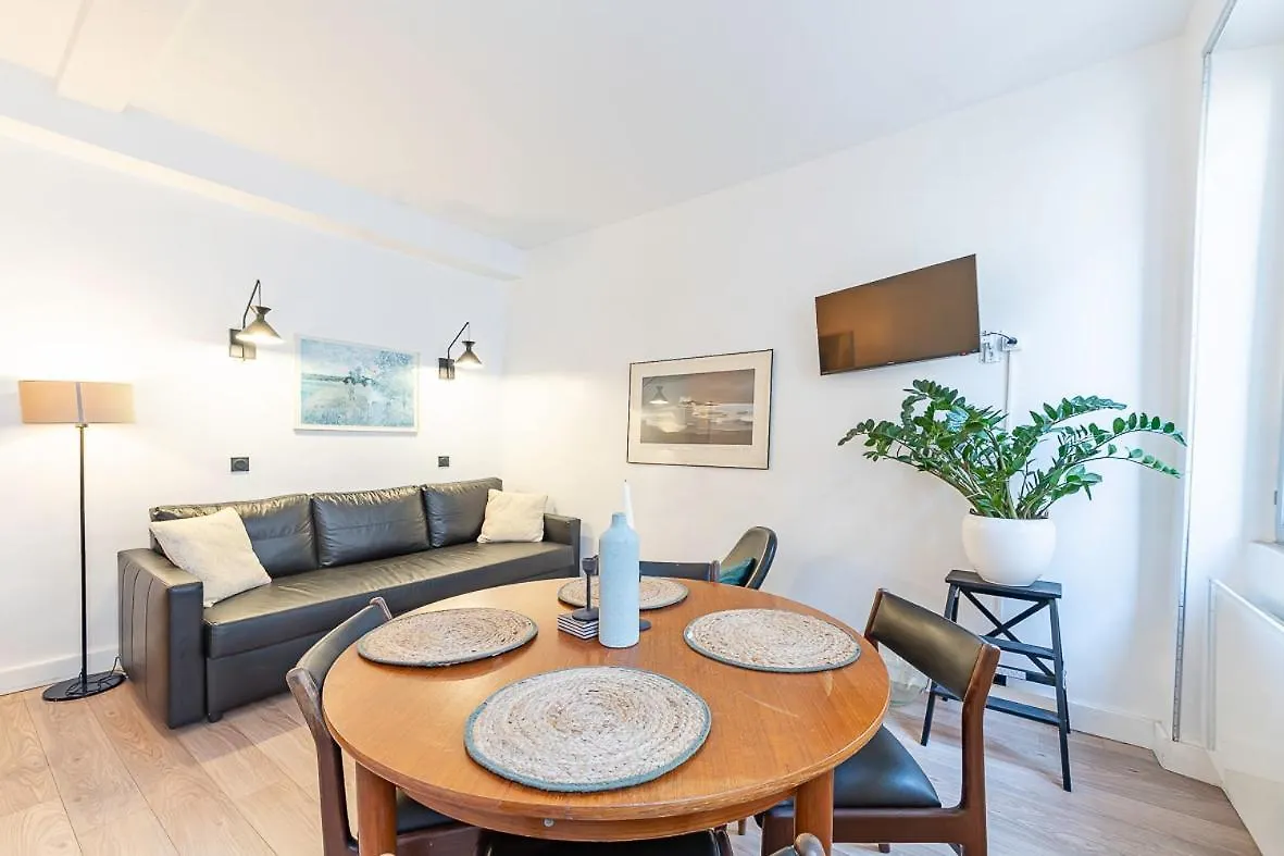 Appartement Belle Renovation Moderne Au Coeur Du Panier à Marseille 0*,  France